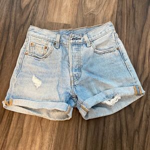 Levi women’s 501 Jean shorts